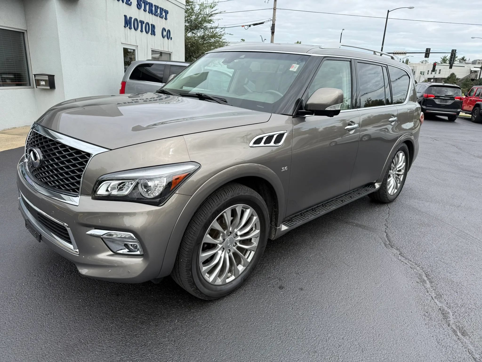 Used 2017 INFINITI QX80 2WD w/ Driver Assistance Package image 1