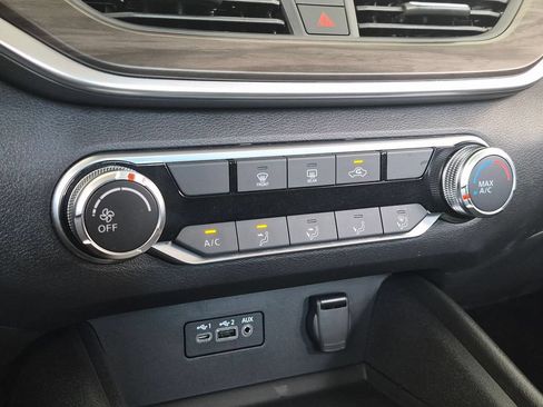 Used 2025 Nissan Altima 2.5 SV FWD image 18