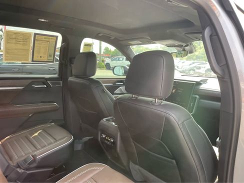 Used 2026 GMC Acadia Denali Ultimate FWD image 30