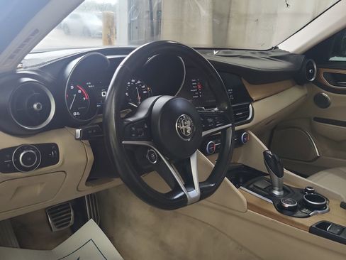 Used 2018 Alfa Romeo Giulia Ti w/ Quick Order Package 22Z Lusso image 10