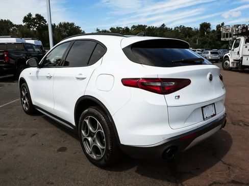 Used 2023 Alfa Romeo Stelvio Ti AWD/4WD image 4