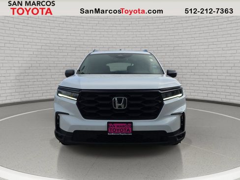 Used 2025 Honda Pilot Sport image 2