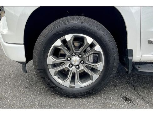 Used 2024 Chevrolet Silverado 1500 High Country image 9