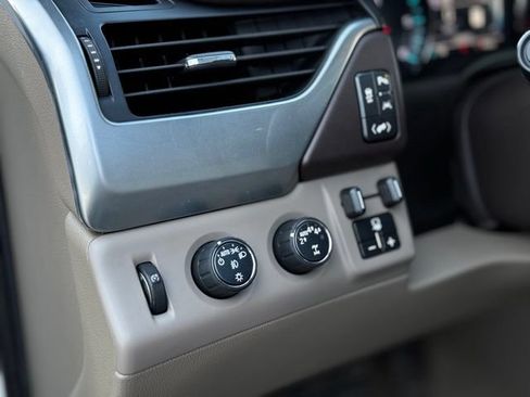 Used 2019 Chevrolet Suburban LT AWD/4WD image 35
