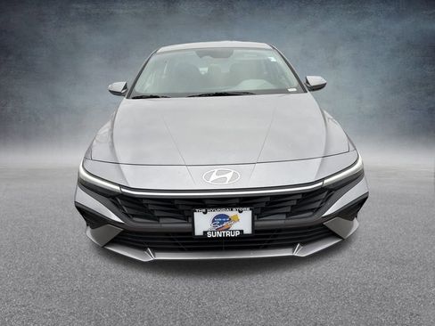 Used 2026 Hyundai Elantra SE w/ Cargo Package FWD image 9