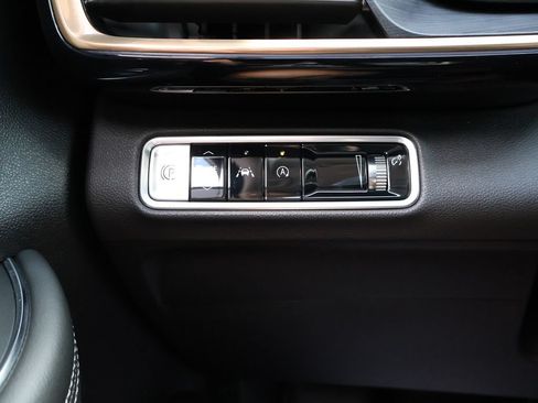 Used 2025 Buick Envision Avenir AWD/4WD image 31