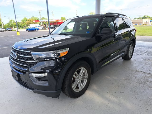 Used 2024 Ford Explorer XLT w/ Equipment Group 202A RWD image 4