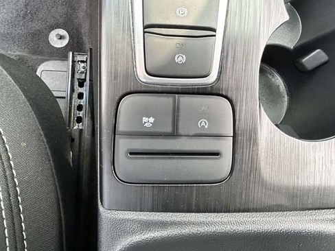 Used 2025 Ford Escape Active AWD/4WD image 18