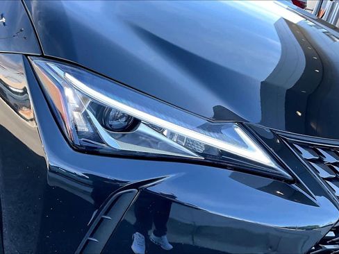 Used 2021 Lexus UX 250h w/ Accessory Package (Z1) image 28