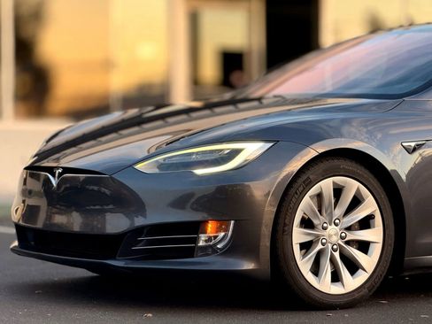 Used 2017 Tesla Model S 75D image 3
