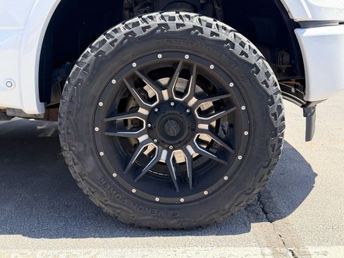 Used 2015 Ford F150 Platinum w/ Equipment Group 701A Luxury AWD/4WD image 6