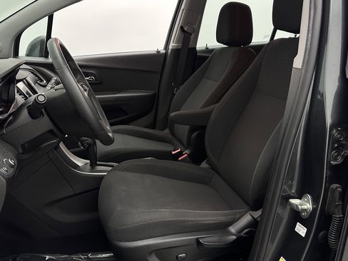 Used 2019 Chevrolet Trax LS FWD image 12