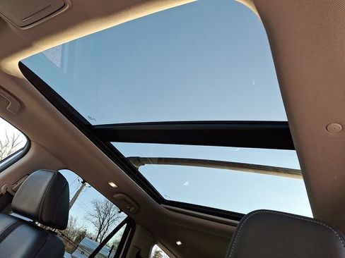 Used 2024 Honda Pilot Touring image 15