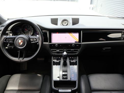 Certified 2023 Porsche Macan image 22