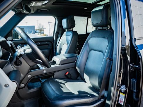 Used 2023 Land Rover Defender 130 X-Dynamic SE image 22