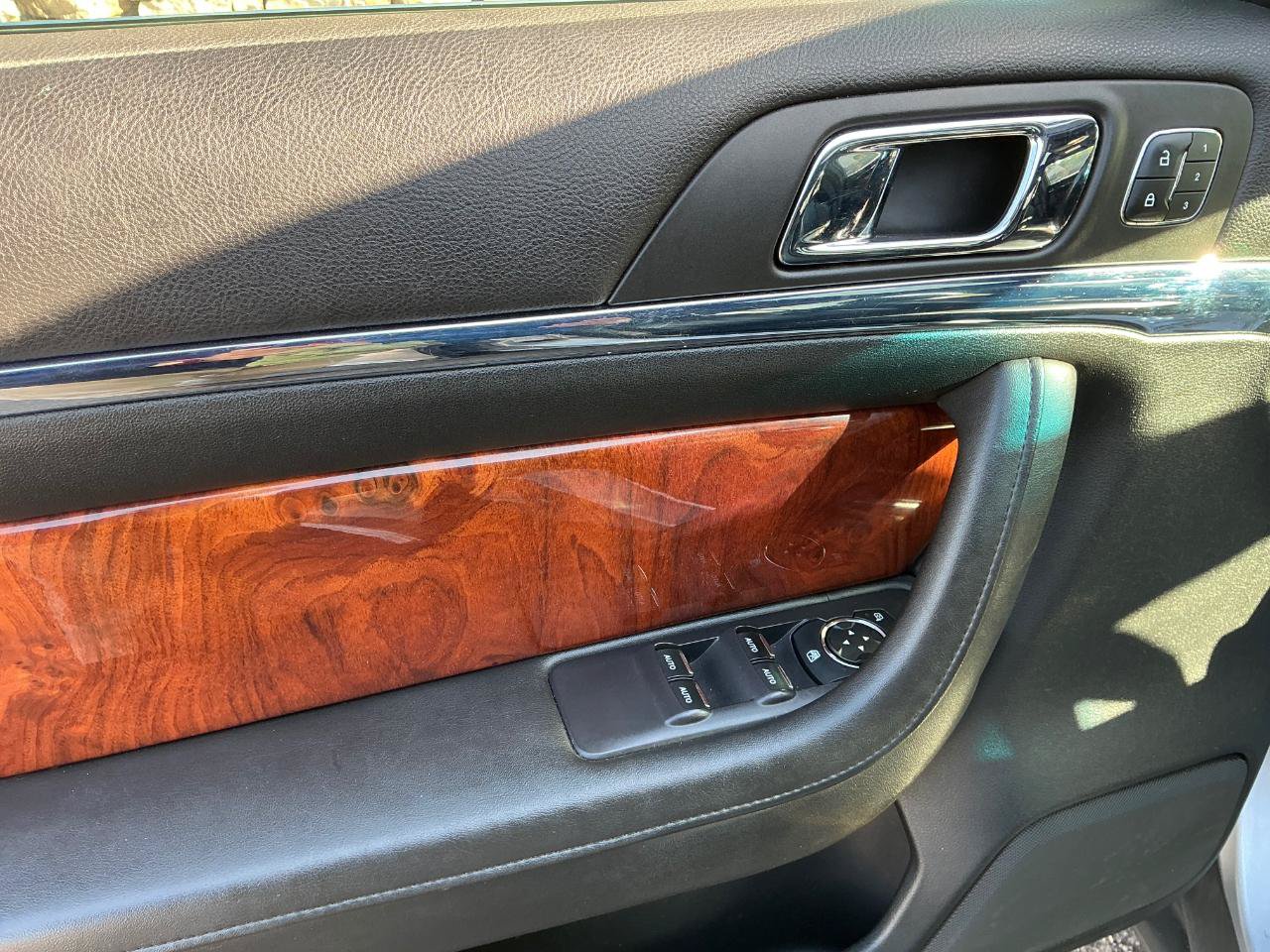 Used 2013 Lincoln MKS AWD image 16