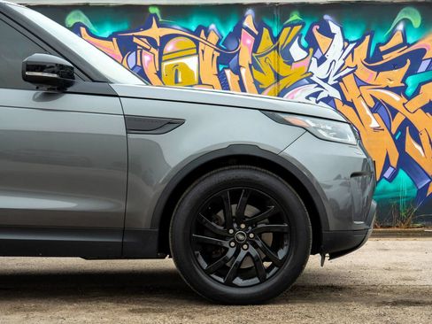 Used 2017 Land Rover Discovery SE AWD/4WD image 8