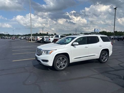 Used 2019 GMC Acadia Denali w/ Technology Package FWD image 3