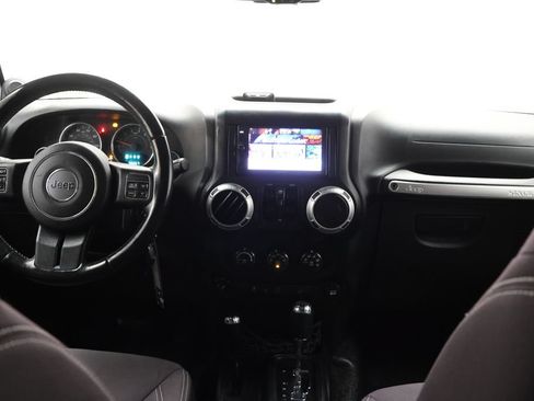 Used 2013 Jeep Wrangler Unlimited Sahara w/ Connectivity Group AWD/4WD image 13