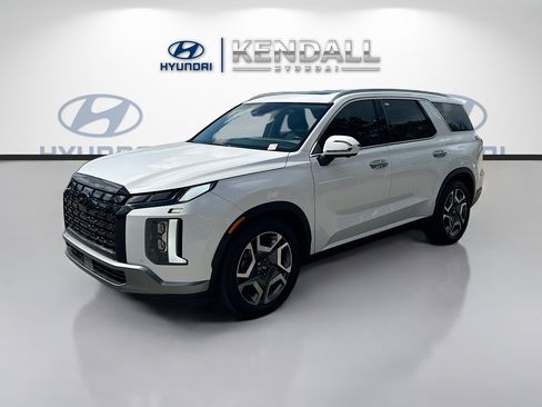 Used 2024 Hyundai Palisade SEL w/ Premium Package FWD image 3