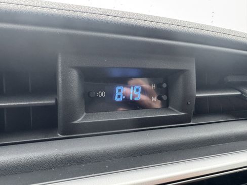 Used 2018 Toyota Corolla LE image 24