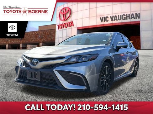 Used 2024 Toyota Camry SE image 1