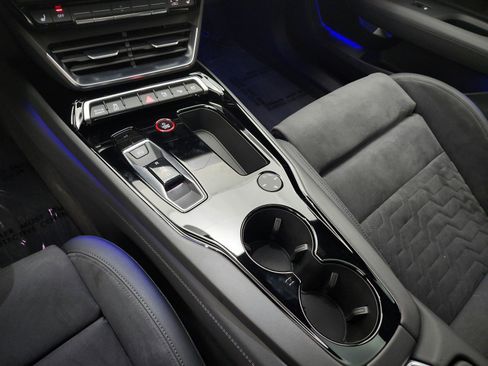 Used 2024 Audi e-tron GT Prestige image 12