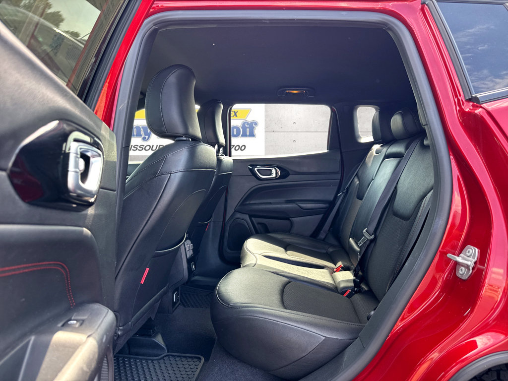 Used 2025 Jeep Compass Trailhawk AWD/4WD image 9