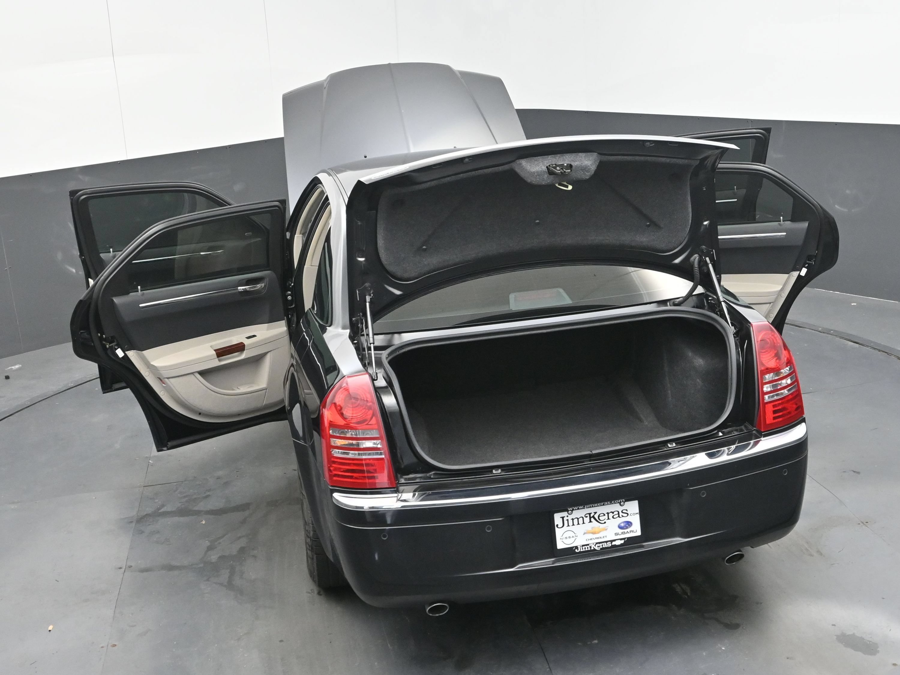 Used 2005 Chrysler 300 C w/ Navigation & Sound Group II RWD image 44
