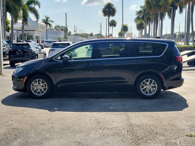Used 2023 Chrysler Voyager LX FWD image 6