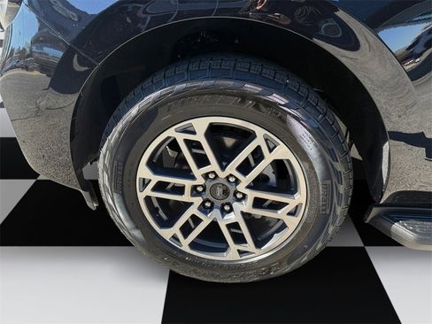 New 2025 Ford Expedition Active image 14