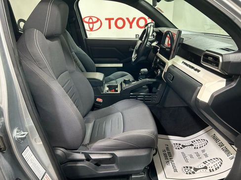 Used 2024 Toyota Tacoma TRD Off-Road image 12