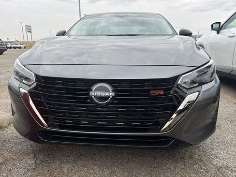 Used 2025 Nissan Sentra SR FWD image 2