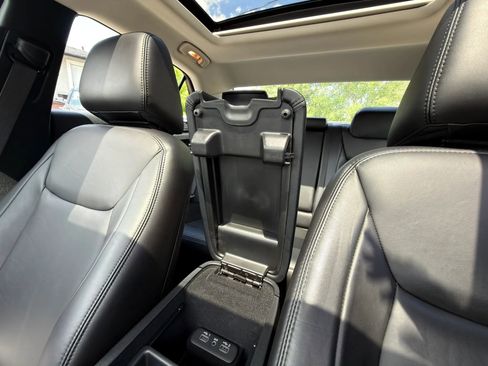 Used 2023 Chrysler 300 Touring L w/ Popular Equipment Group AWD/4WD image 25