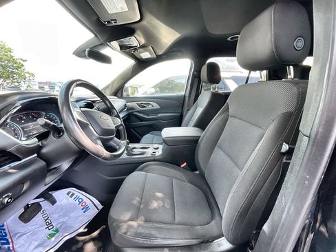 Used 2022 Chevrolet Traverse LT FWD image 19