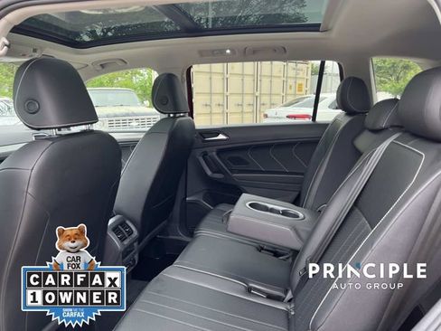 Used 2022 Volkswagen Tiguan SE w/ Panoramic Sunroof Package FWD image 28