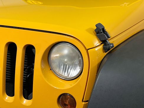 Used 2012 Jeep Wrangler Sport AWD/4WD image 11