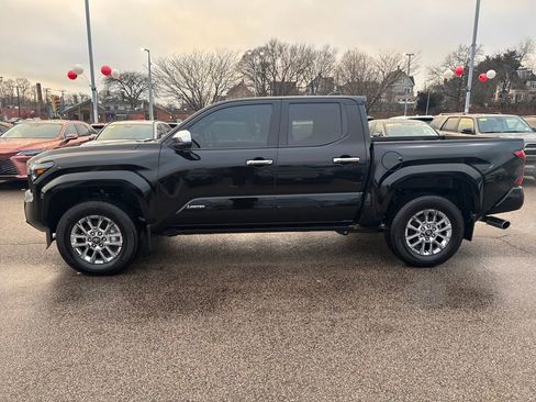 Used 2025 Toyota Tacoma Limited image 4