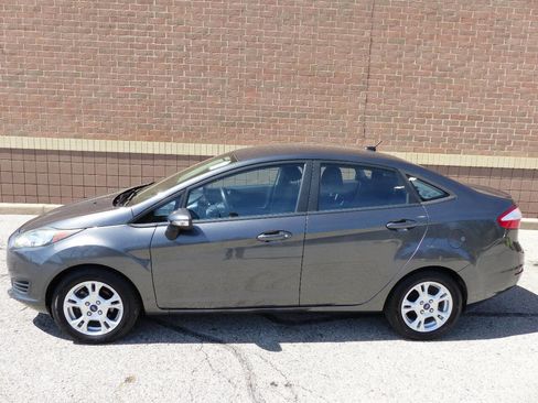 Used 2015 Ford Fiesta SE w/ Comfort Package FWD image 6