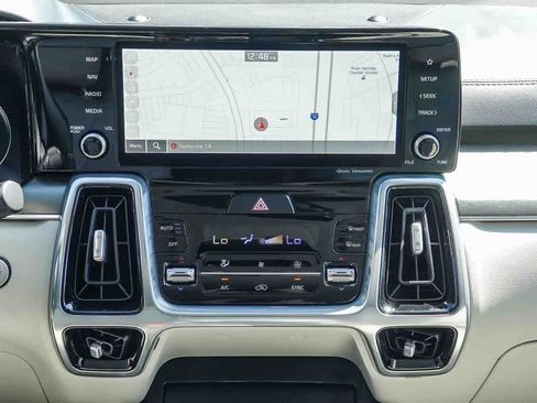 Certified 2023 Kia Sorento SX image 12