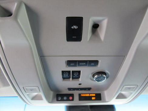 Used 2018 Cadillac Escalade Luxury image 25