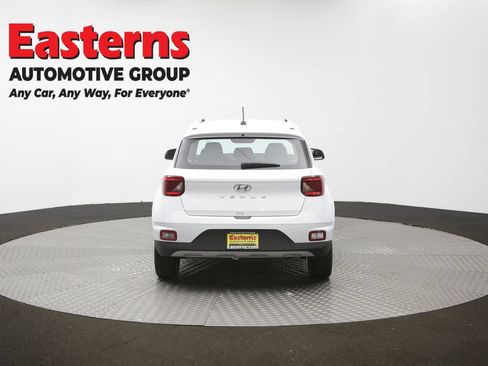 Used 2025 Hyundai Venue SEL FWD image 34