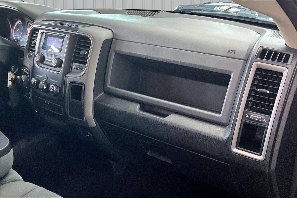 Used 2018 RAM 1500 Express AWD/4WD image 22
