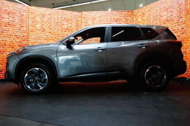 Certified 2025 Nissan Rogue SV AWD/4WD image 4