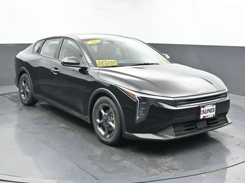 Used 2025 Kia K4 FWD image 2