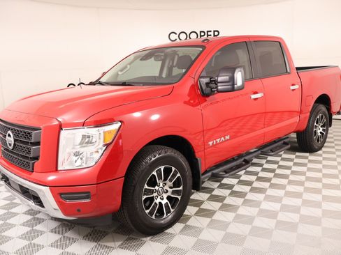 Used 2021 Nissan Titan SV w/ SV Convenience Package AWD/4WD image 11
