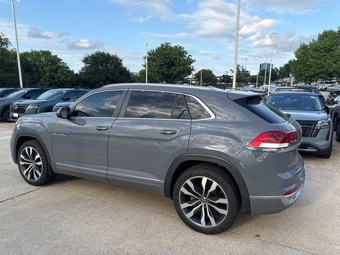 Used 2021 Volkswagen Atlas Cross Sport SEL R-Line w/ Cross Sport MDO Package AWD/4WD image 8