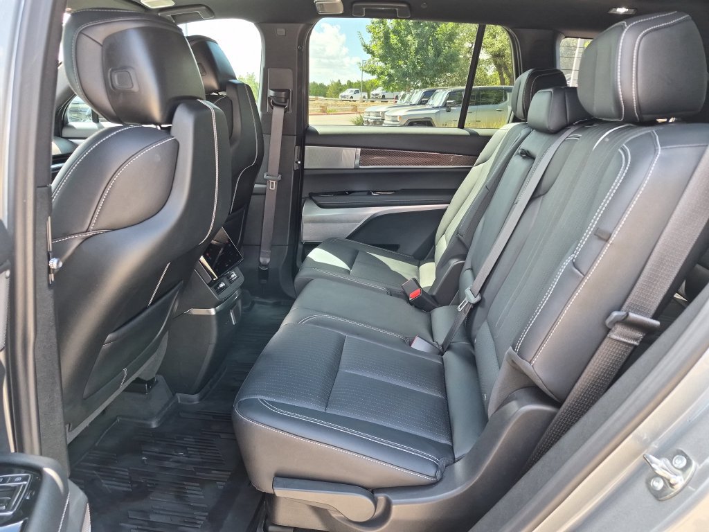 Used 2026 Cadillac Vistiq Sport AWD/4WD image 32