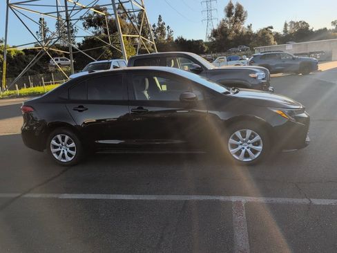 Used 2025 Toyota Corolla LE image 4