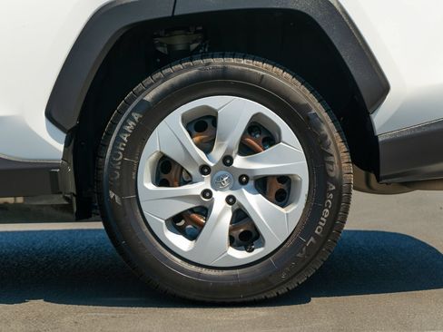 Used 2020 Toyota RAV4 LE w/ Carpet Mat Package FWD image 7